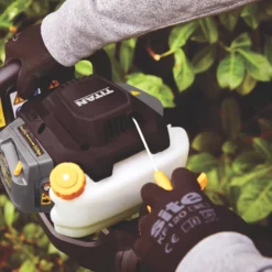 Titan TTHTP26 67cm 26cc Hedge Trimmer 8 Titan TTHTP26 67cm 26cc Hedge Trimmer -TITAN Tools 325PT A3