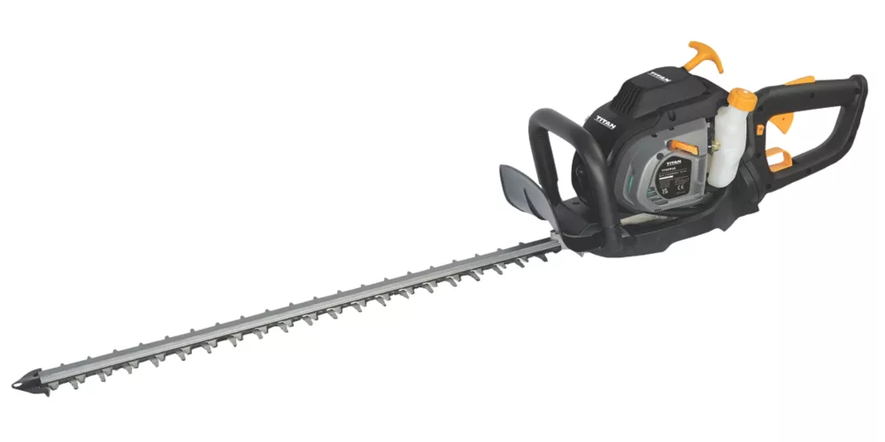 Titan TTHTP26 67cm 26cc Hedge Trimmer 1 Titan TTHTP26 67cm 26cc Hedge Trimmer